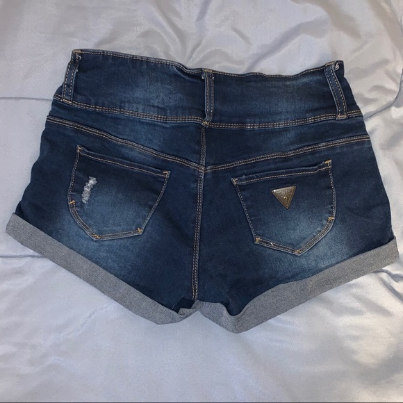 GUESS Shorts - Picture 3 of 3